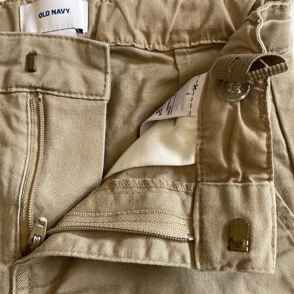 Old Navy, khaki flat front shorts. Boys size 6